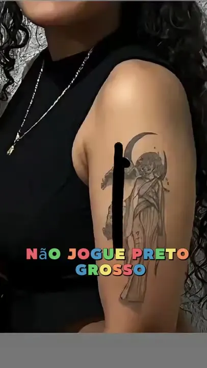 Cobertura de tatuagem no braço finalizada no estúdio Caliaro Art em Cuiabá
